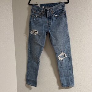 501 distressed skinny jean